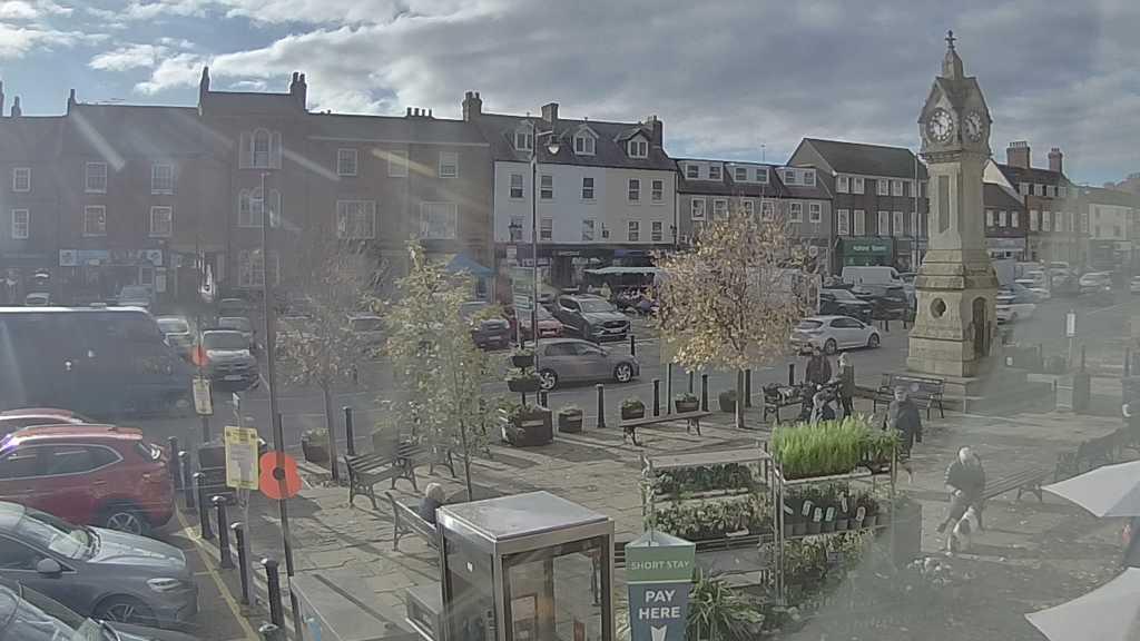 Thirsk webcam overlooking the Market Place