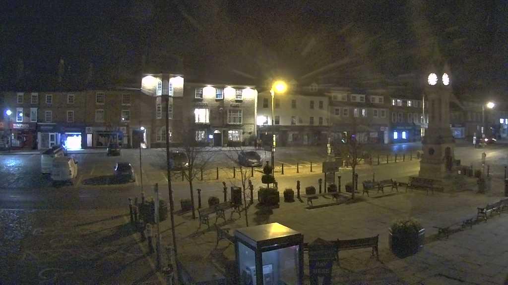 Thirsk webcam overlooking the Market Place