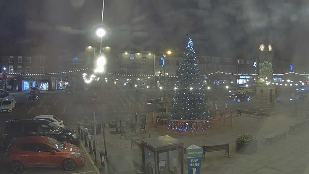Thirsk webcam overlooking the Market Place