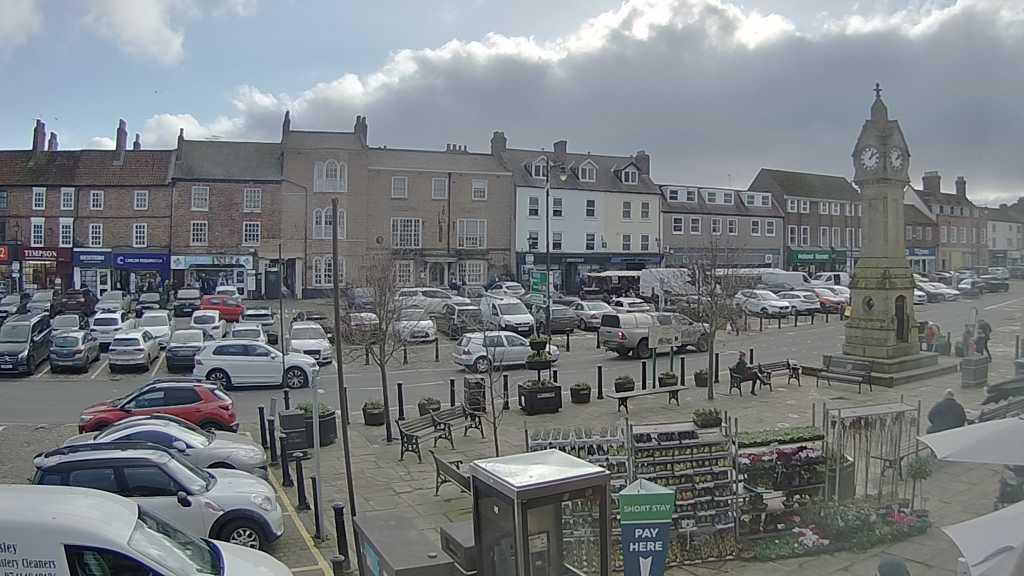 Thirsk webcam overlooking the Market Place