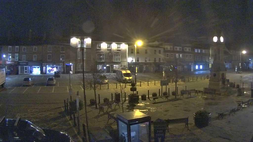 Thirsk webcam overlooking the Market Place