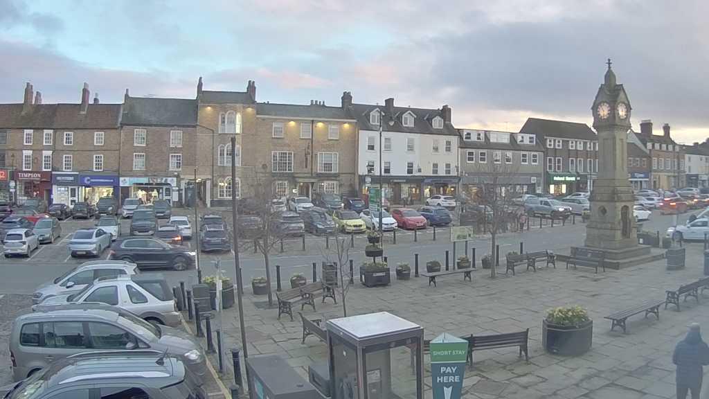 Thirsk webcam overlooking the Market Place