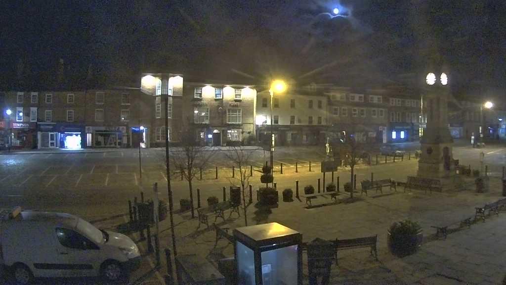 Thirsk webcam overlooking the Market Place