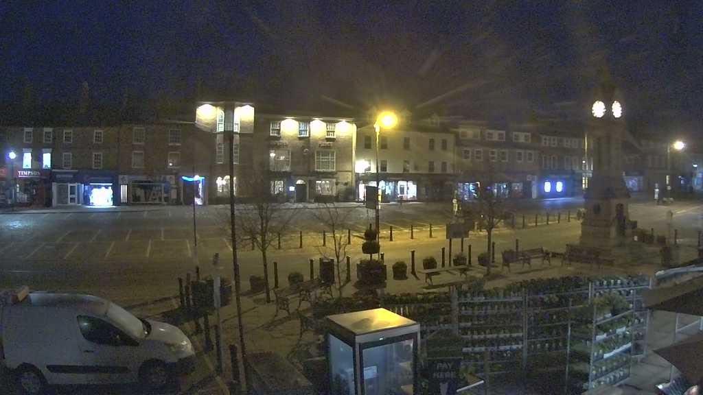 Thirsk webcam overlooking the Market Place