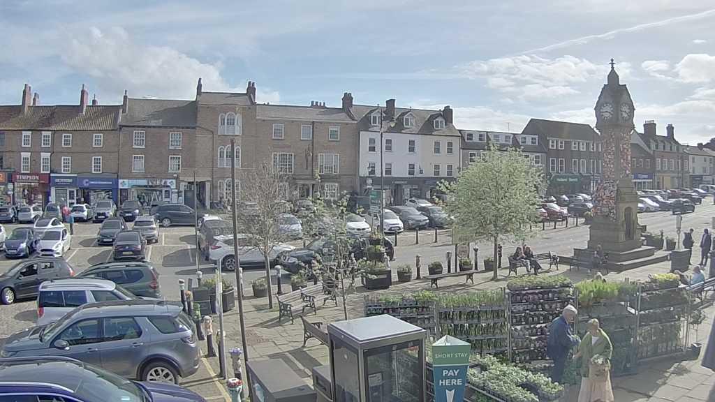 Thirsk webcam overlooking the Market Place