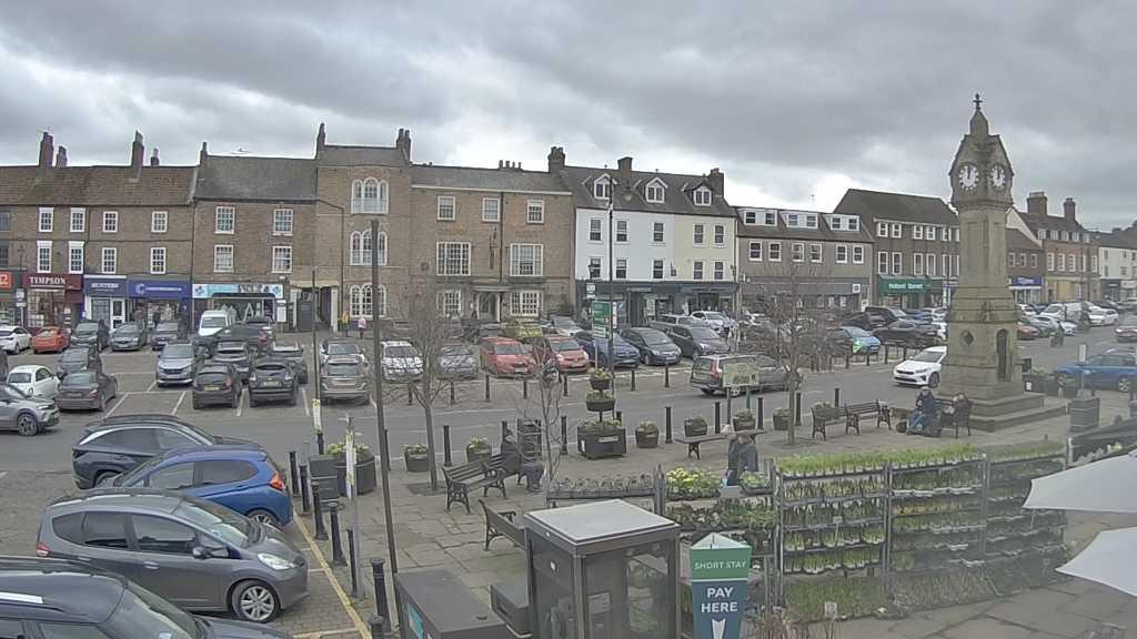 Thirsk webcam overlooking the Market Place