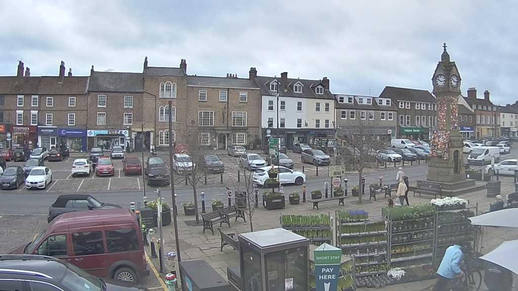Thirsk webcam overlooking the Market Place
