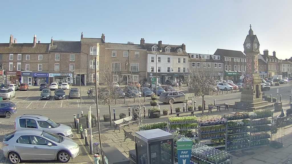 Thirsk webcam overlooking the Market Place