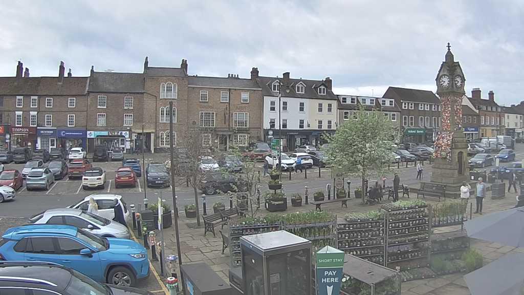 Thirsk webcam overlooking the Market Place