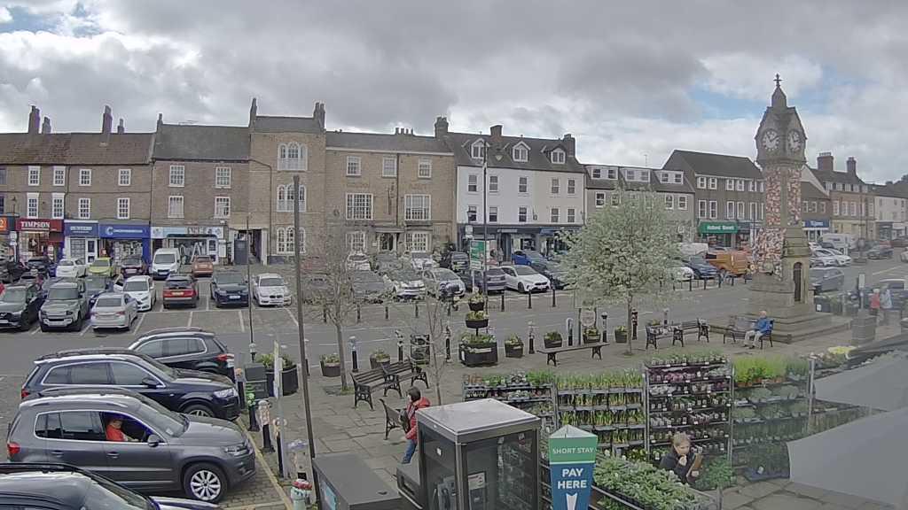 Thirsk webcam overlooking the Market Place