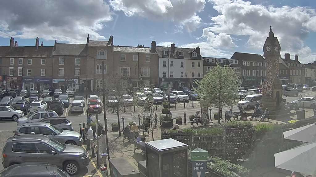 Thirsk webcam overlooking the Market Place