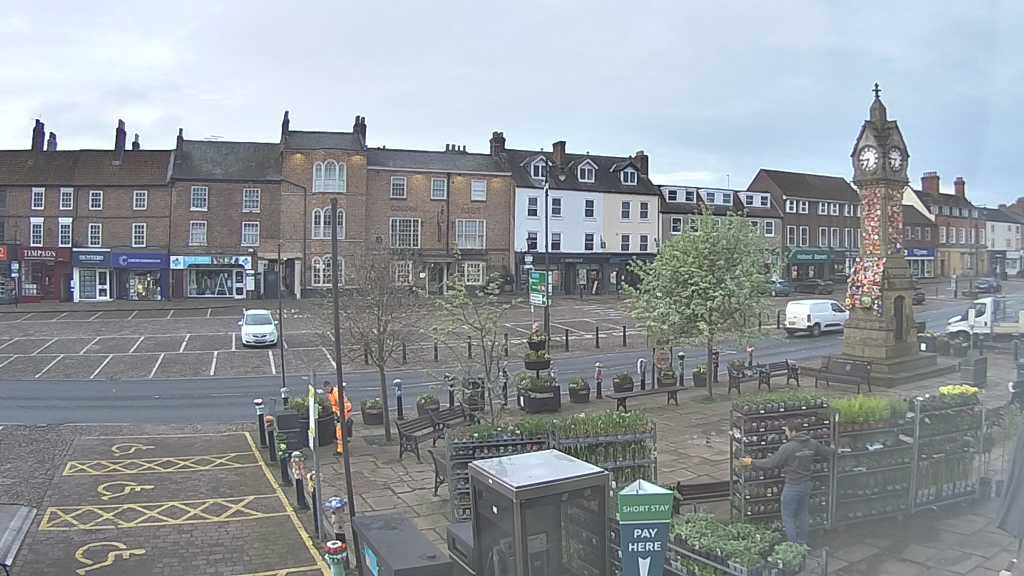 Thirsk webcam overlooking the Market Place