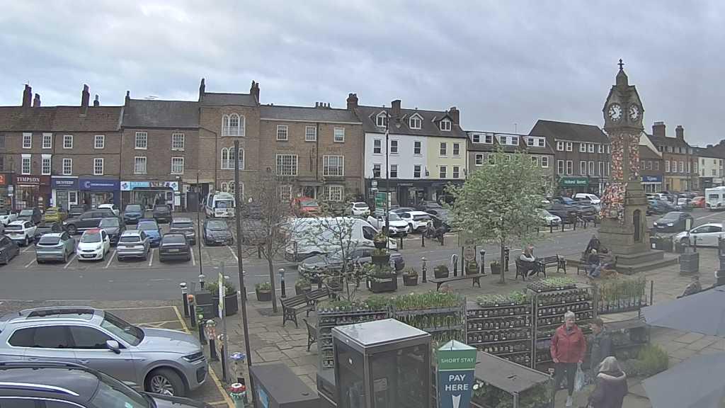Thirsk webcam overlooking the Market Place