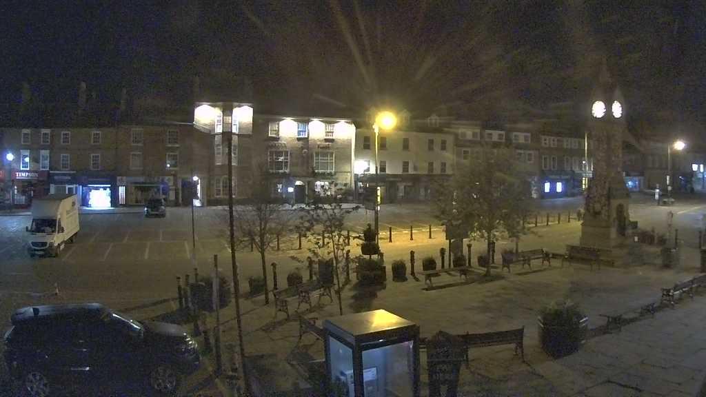 Thirsk webcam overlooking the Market Place