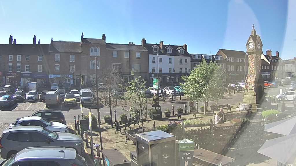 Thirsk webcam overlooking the Market Place