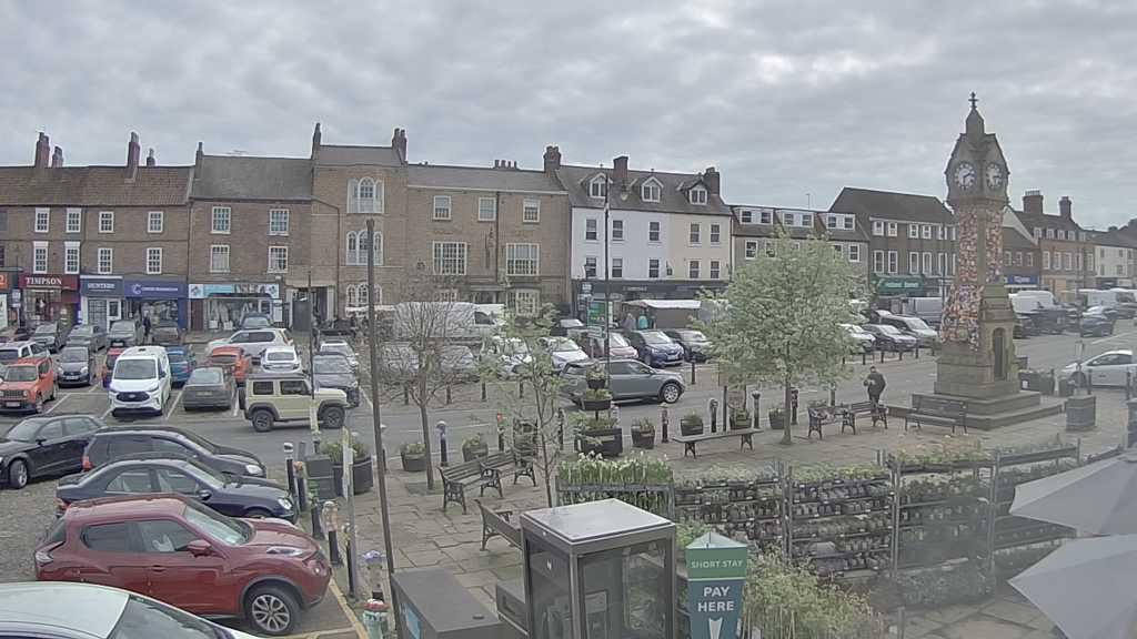 Thirsk webcam overlooking the Market Place