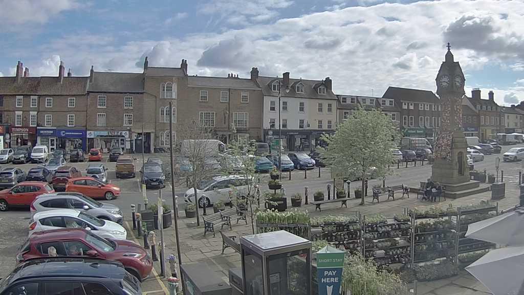 Thirsk webcam overlooking the Market Place