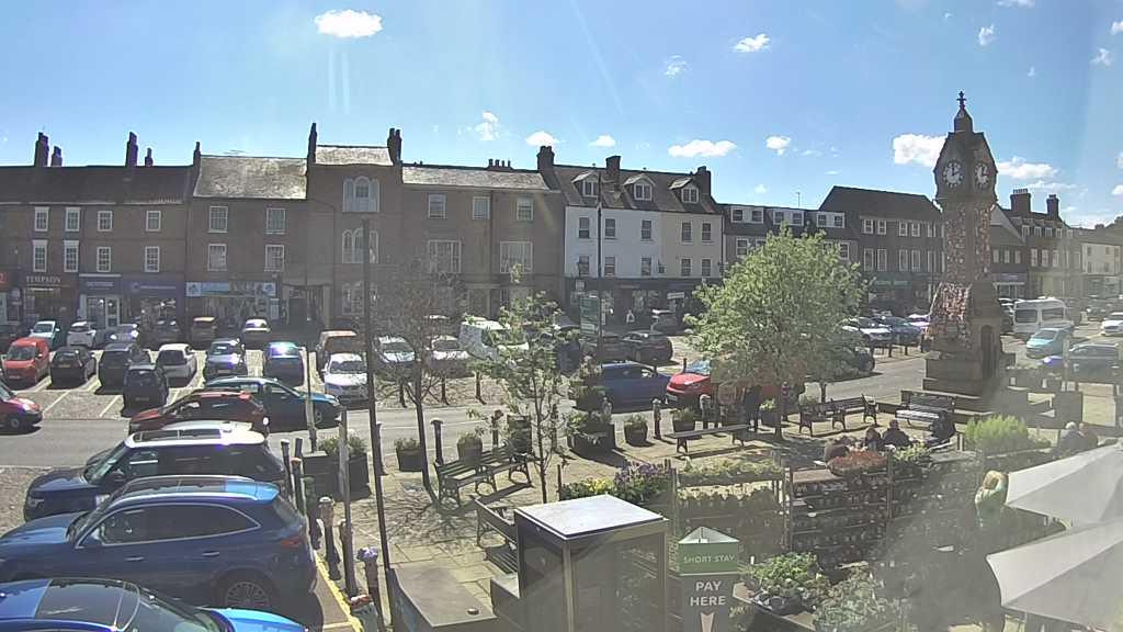 Thirsk webcam overlooking the Market Place