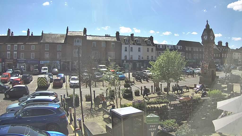 Thirsk webcam overlooking the Market Place