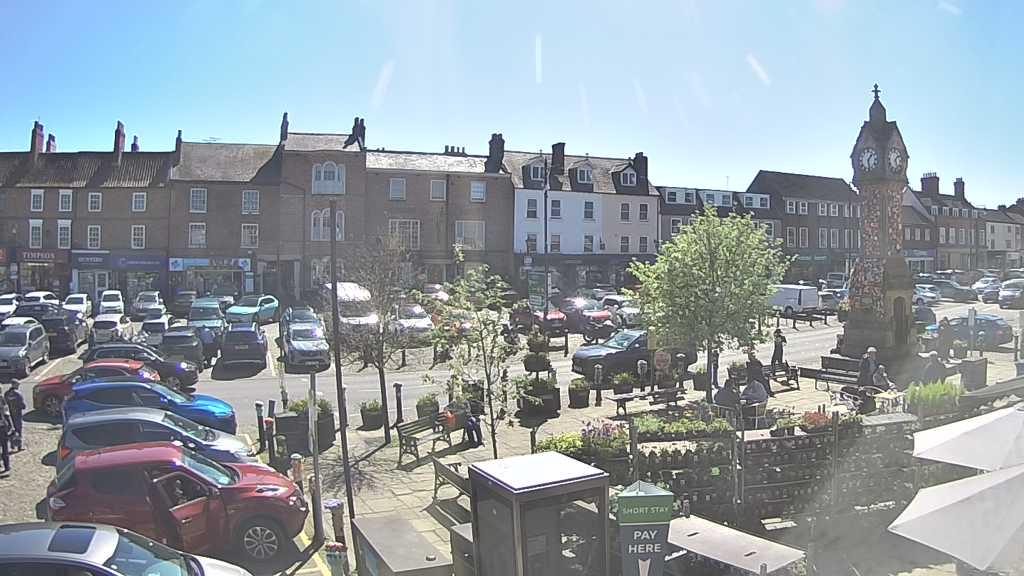 Thirsk webcam overlooking the Market Place