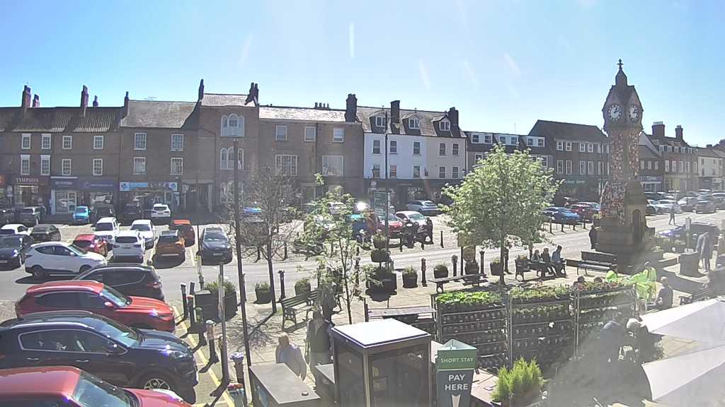 Thirsk webcam overlooking the Market Place