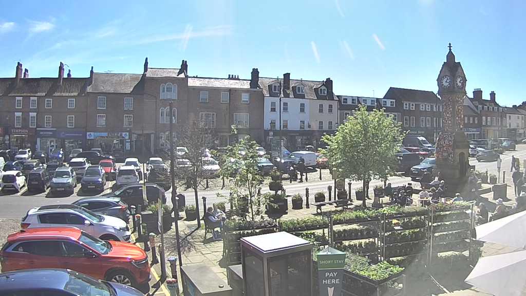 Thirsk webcam overlooking the Market Place