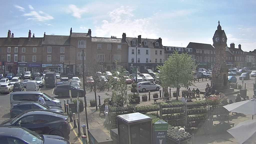 Thirsk webcam overlooking the Market Place