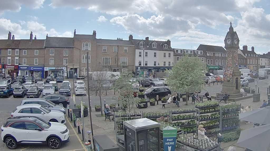 Thirsk webcam overlooking the Market Place
