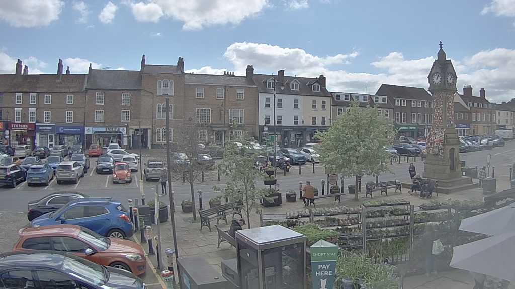Thirsk webcam overlooking the Market Place