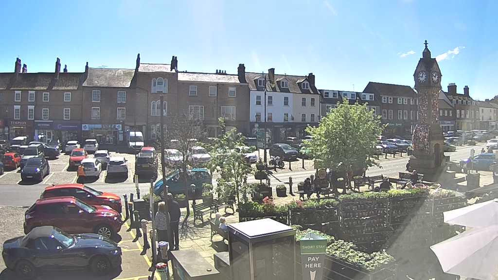 Thirsk webcam overlooking the Market Place