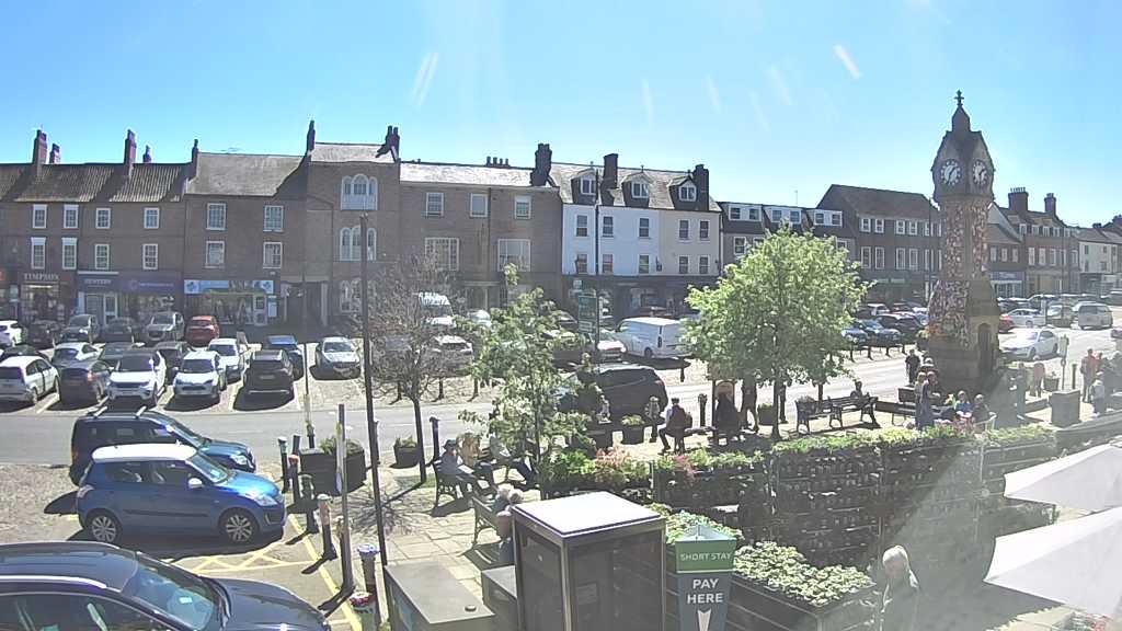 Thirsk webcam overlooking the Market Place