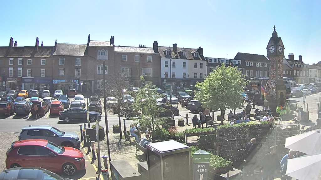 Thirsk webcam overlooking the Market Place