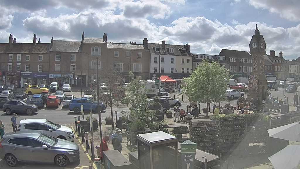 Thirsk webcam overlooking the Market Place