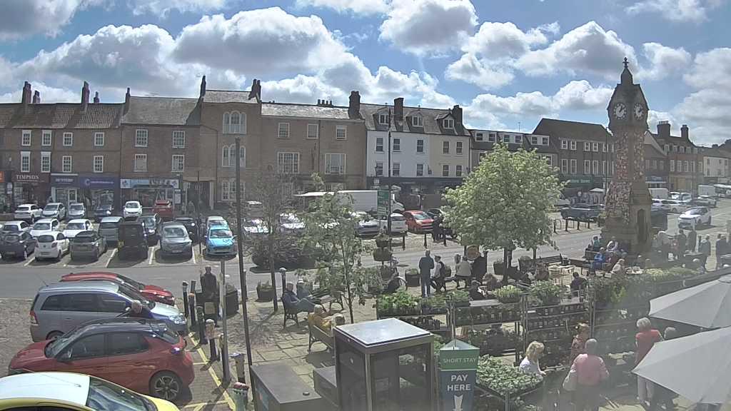 Thirsk webcam overlooking the Market Place