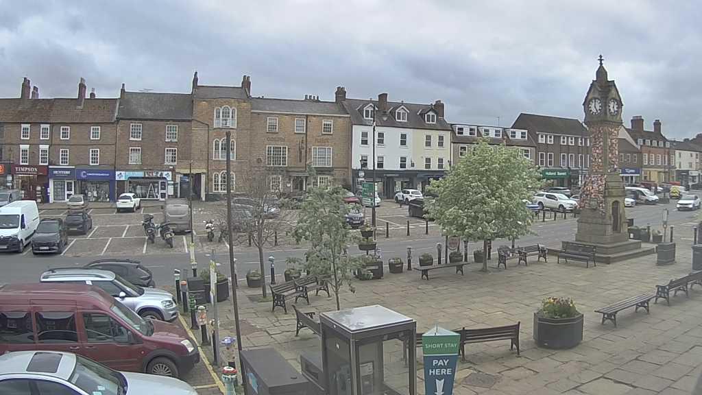 Thirsk webcam overlooking the Market Place