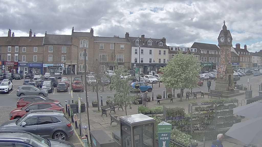 Thirsk webcam overlooking the Market Place