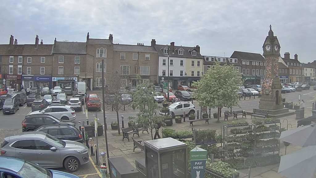 Thirsk webcam overlooking the Market Place