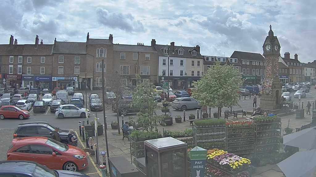 Thirsk webcam overlooking the Market Place