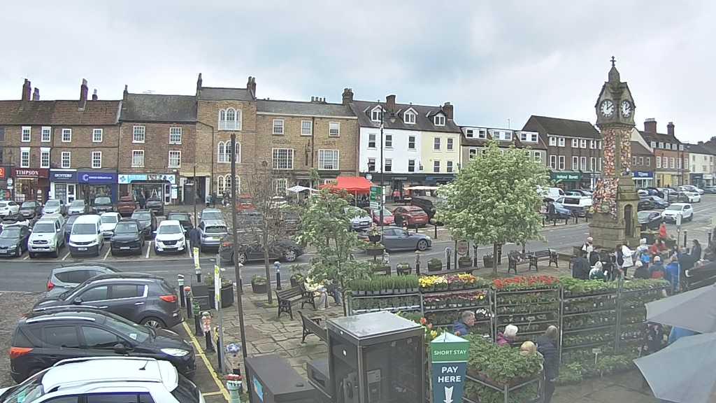 Thirsk webcam overlooking the Market Place