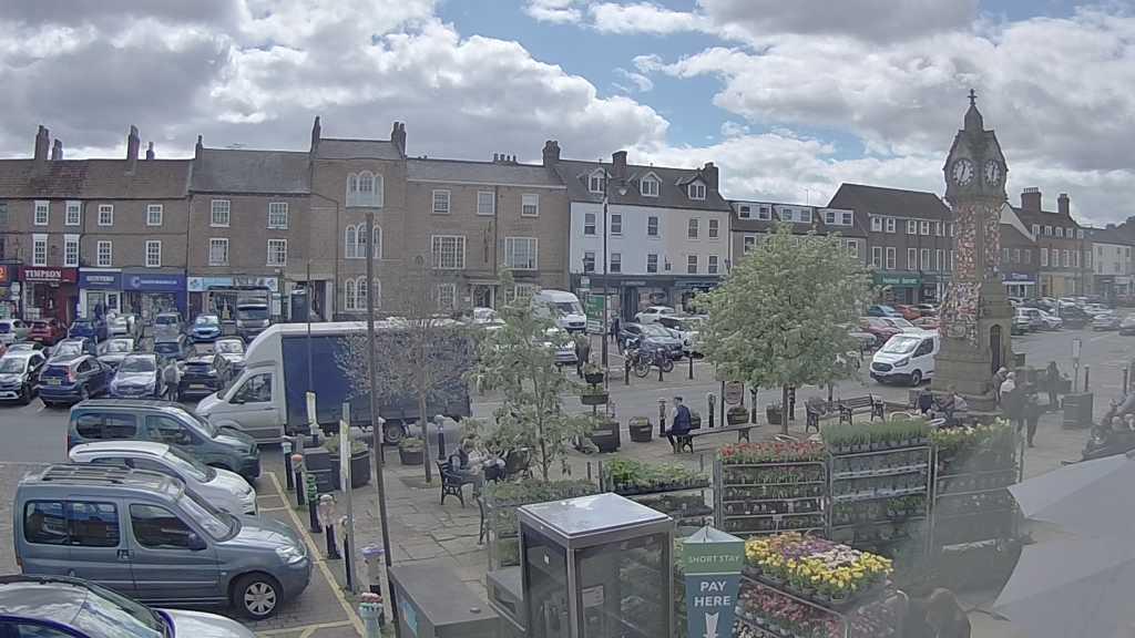 Thirsk webcam overlooking the Market Place