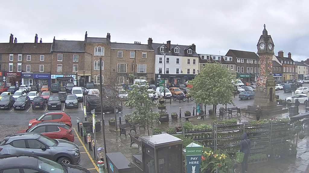 Thirsk webcam overlooking the Market Place