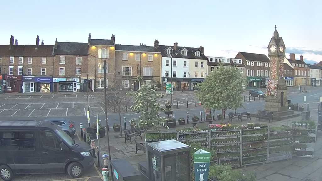 Thirsk webcam overlooking the Market Place