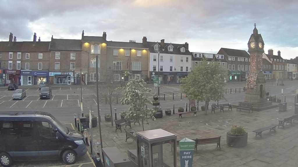 Thirsk webcam overlooking the Market Place