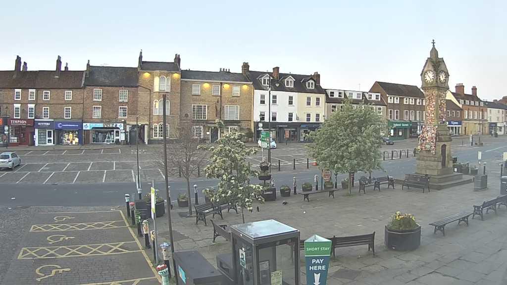 Thirsk webcam overlooking the Market Place