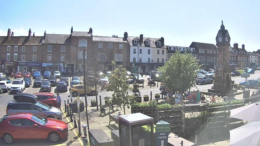 Thirsk webcam overlooking the Market Place