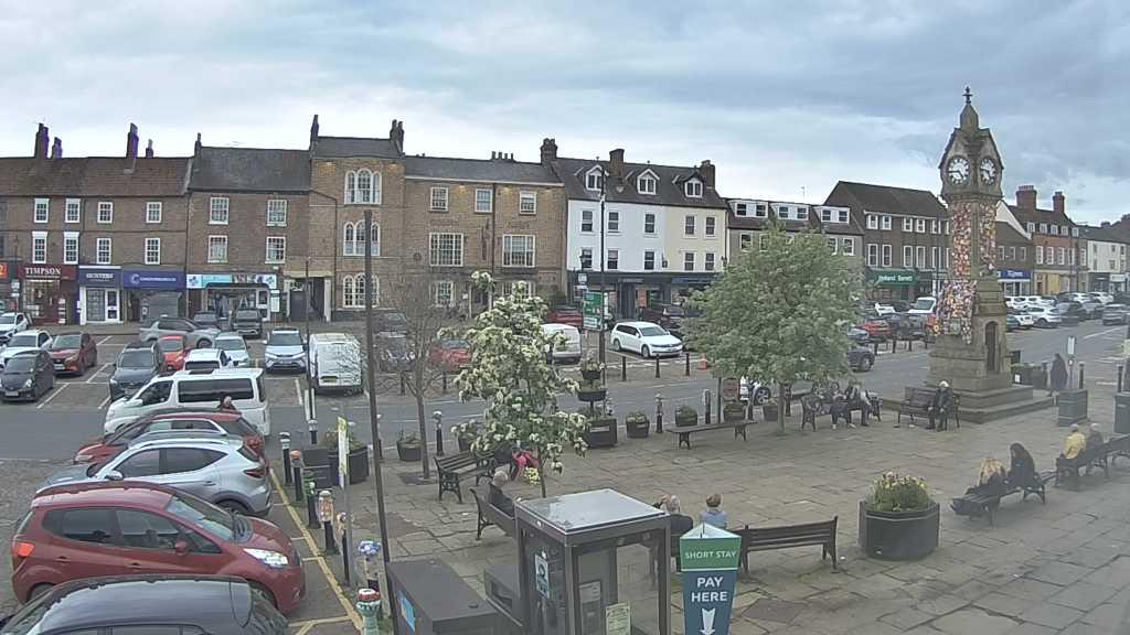Thirsk webcam overlooking the Market Place