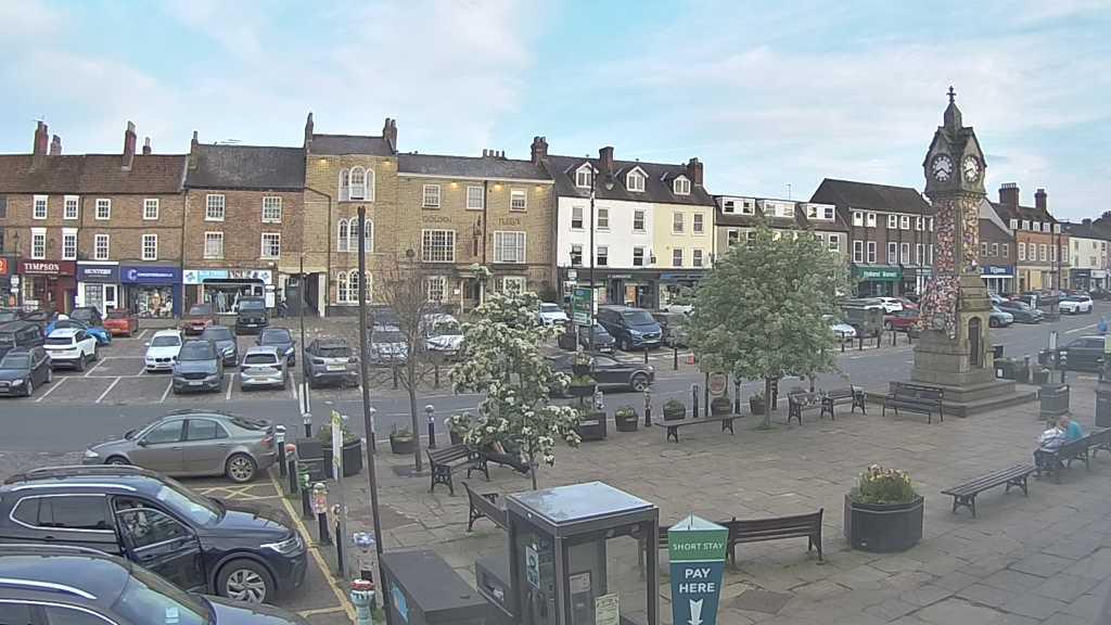Thirsk webcam overlooking the Market Place