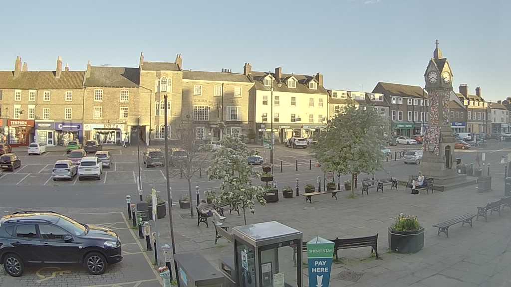 Thirsk webcam overlooking the Market Place