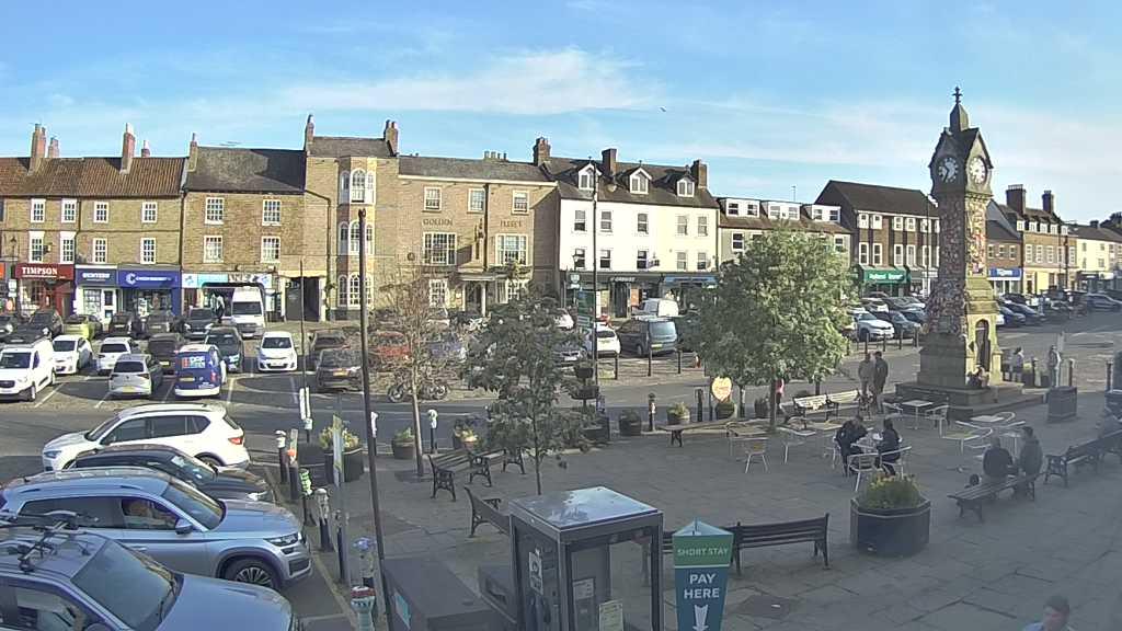 Thirsk webcam overlooking the Market Place