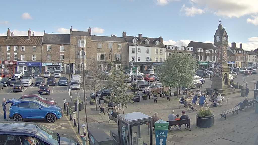 Thirsk webcam overlooking the Market Place